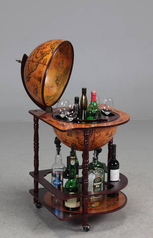 Globus Bar. Barskab formet som globus.