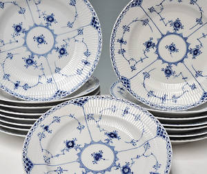 Kgl. P. Musselmalet, halvblonde middagstallerkener nr. 57116