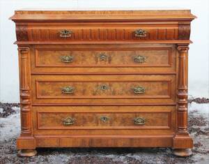 Byrå med fyra lådor, 1800-talets slut