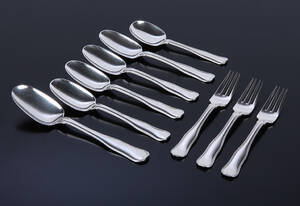 Georg Jensen. Dobbeltriflet, bestikdele af sterlingsølv 9