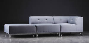 Nomad DOT, lille modulsofa med gråt stof og sorte læderknapper