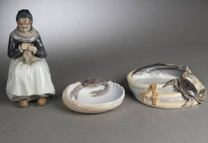 Royal Copenhagen samt Bing  Grøndahl. Figur og to bordskåle af porcelæn 3