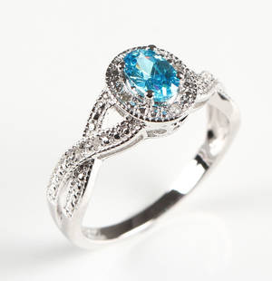 Ring af sterlingsølv med diamanter og synt. topaz
