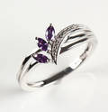 Ring af sterlingsølv med diamanter og synt. amethyster