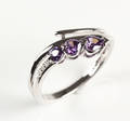 Ring af sterlingsølv med diamanter og synt. amethyster
