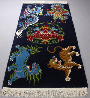 Kinesisk tæppe, 182 x 94 cm.