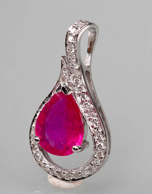 Rubin- og diamantvedhæng