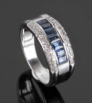 Safir- og brillantring af hvidguld 18 kt. Ringstr. 55, Ø 17,5 mm.