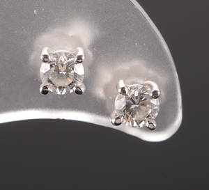 Ørestikker af guld med diamanterca 0.30 ct, Klarlund
