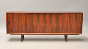 Dansk møbelarkitekt. Lav skænk i palisander