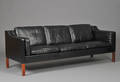 Børge Mogensen. Tre-pers. sofa, model 2213, sort læderog teaktræ.
