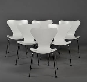 Arne Jacobsen. Sæt på seks stole, model 3107, Syveren 6 