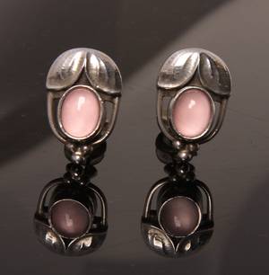 Georg Jensen. Et par øreclips med rosakvarts