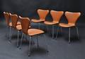 Arne Jacobsen. Sæt på seks stole syvere, model 3107, cognacfarvet læder 6 