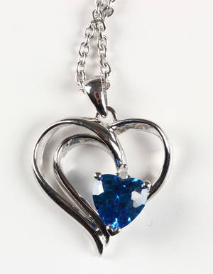 Vedhæng af sterlingsølv med diamant og synt. topaz 