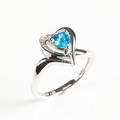 Ring af sterlingsølv med diamanter og synt. topaz