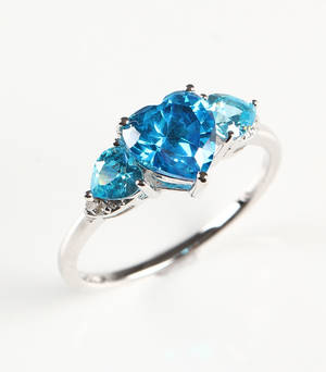 Ring af sterlingsølv med diamanter og synt. topazer