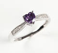 Ring af sterlingsølv med diamanter og synt. amethyst