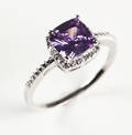 Ring af sterlingsølv med diamanter og synt. amethyst