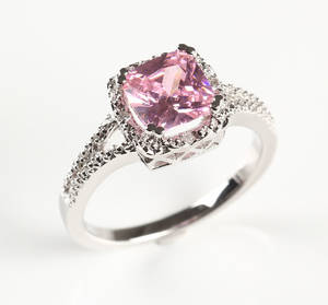 Ring af sterlingsølv med diamanter og synt. pink safir