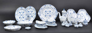 Royal Copenhagen  Kgl. P. Musselmalet Halvblonde og Riflet. Div. dele stel. 18