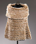 Fur Living. Poncho af strikket kanin. Farve Camelbeige. Str. one size
