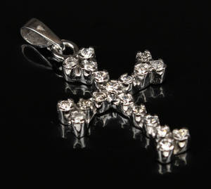 Brillant vedhæng af rhodineret guld