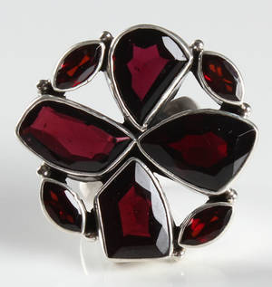 Ring af sterling sølv med granat