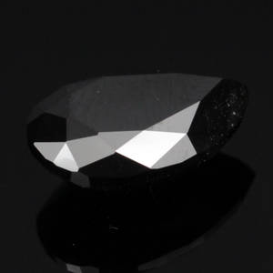 Uindfattet behandlet sort diamant ca. 4.74 ct.