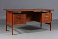 Omann Jun. Fritstående skrivebord af teaktræ