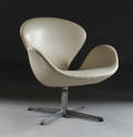 Lænestol af Arne Jacobsen, Svanen, hvidt skind