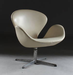 Lænestol af Arne Jacobsen, Svanen, hvidt skind