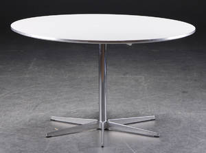 AFVENT Arne Jacobsen. Cirkulært spisebord, sekspasfod