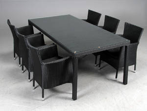 Havemøbler. Seks havestole samt bord, sort polyrattan, aluminium stel. 7