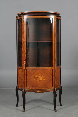 Vitrineskab af rosentræ. Louis XV stil