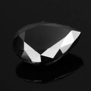 Uindfattet behandlet sort diamant ca. 5.52 ct. 