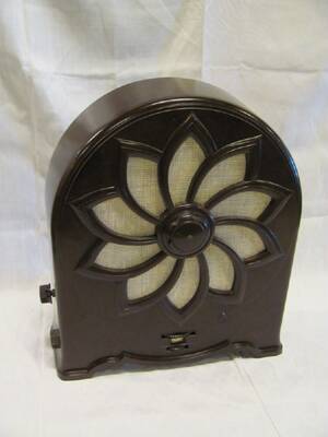 Ä. BACKELITRADIO NORA W3AL1 H 41,5 CM