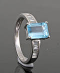 Diamond and topaz ring approx.0.50ct