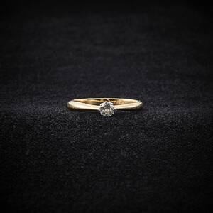 Ring, 18. Med briljant. Storlek ca 17