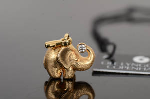 Ole Lynggaard, elefantnyckelhänge med briljant i 18k