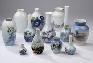 En samling vaser af porcelæn 12