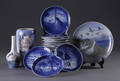 Samling platter og vaser, porcelæn. Kgl.P. 23