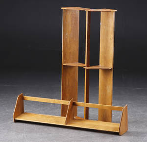 Hans J. Wegner Tre væghænge hylder af massivt lakeret bøgetræ 3