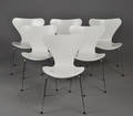 Arne Jacobsen. Sæt på seks stole, model 3107, Syveren 6 