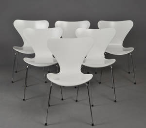 Arne Jacobsen. Sæt på seks stole, model 3107, Syveren 6 
