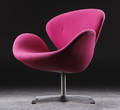 Arne Jacobsen. Svanen, lænestol model 3320