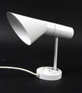 Arne Jacobsen.  AJ-væglampe. 