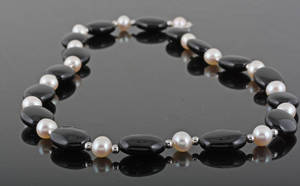 Polished onyx  fresh water pearl necklace