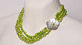 Halskæde med limegrønne ferskvands kulturperler