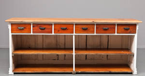 Købmandsdisk, af bemalet træ 